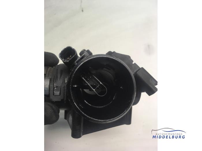 Throttle body from a Peugeot 407 SW (6E) 1.6 HDi 16V 2010