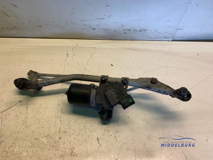 Windshield wiper linkage and motor