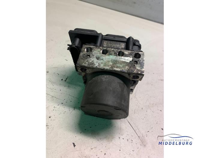 Usagé Bloc ABS Nissan Primera (P12) 2.2 dCi 16V Prix € 21,00 Règlement à la marge proposé par Autodemontagebedrijf Middelburg B.V