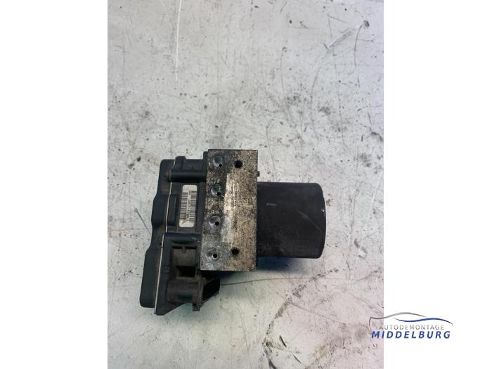 Usagé Pompe ABS Ford Transit 2.2 TDCi 16V Prix € 19,00 Règlement à la marge proposé par Autodemontagebedrijf Middelburg B.V