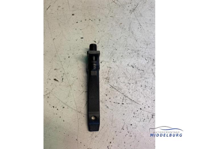 Usagé Injecteurs Opel Zafira (F75) 2.2 DTI 16V Prix € 34,00 Règlement à la marge proposé par Autodemontagebedrijf Middelburg B.V