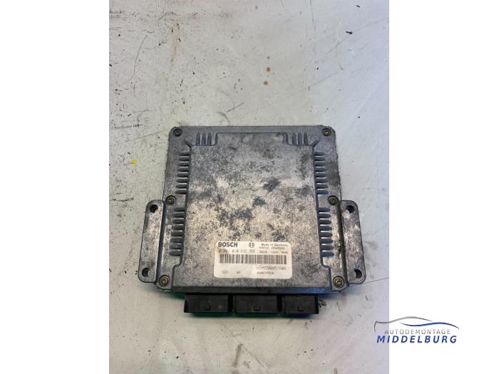 Used Engine management computer Renault Trafic New (FL) 1.9 dCi 100 16V Price € 29,00 Margin scheme offered by Autodemontagebedrijf Middelburg B.V