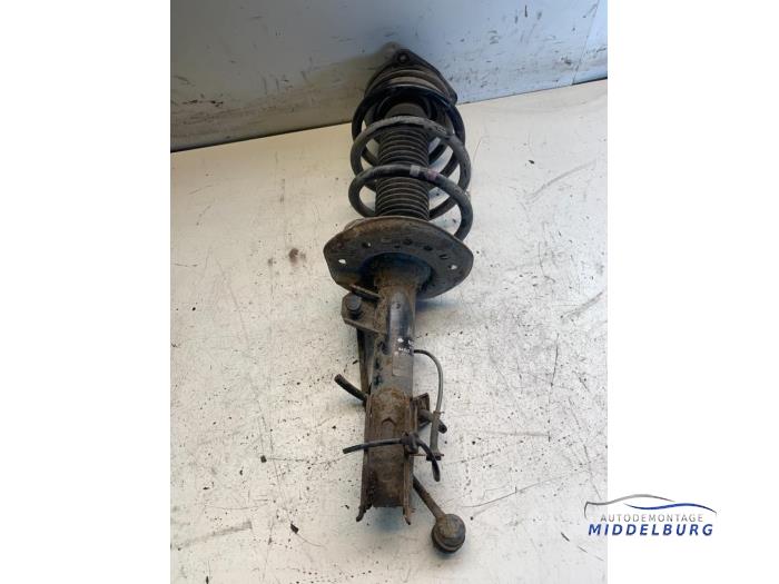 Nissan Qashqai Front shock absorber rods, right stock