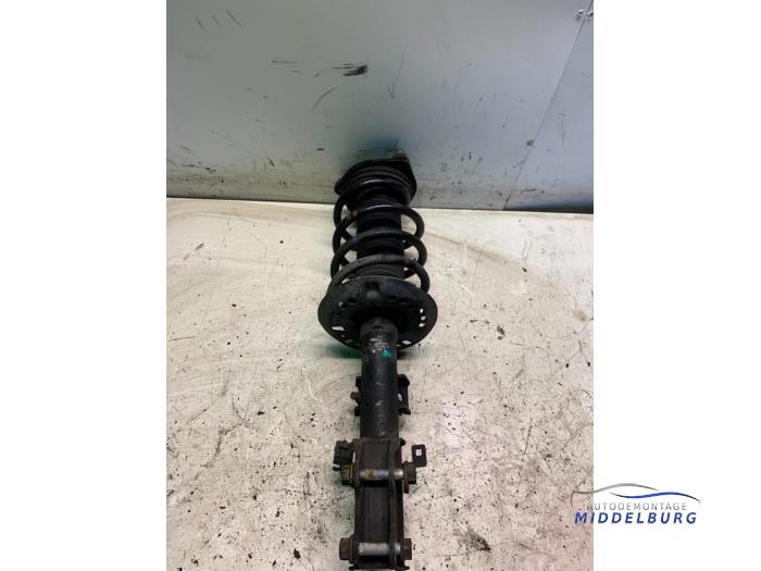 Front shock absorber rod, right from a Mercedes-Benz Vito (639.7) 2.2 113 CDI 16V Euro 5 2014