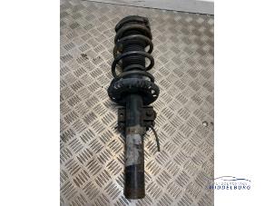 Used Front shock absorber rod, right Volkswagen Fox (5Z) 1.2 Price € 25,00 Margin scheme offered by Autodemontagebedrijf Middelburg B.V