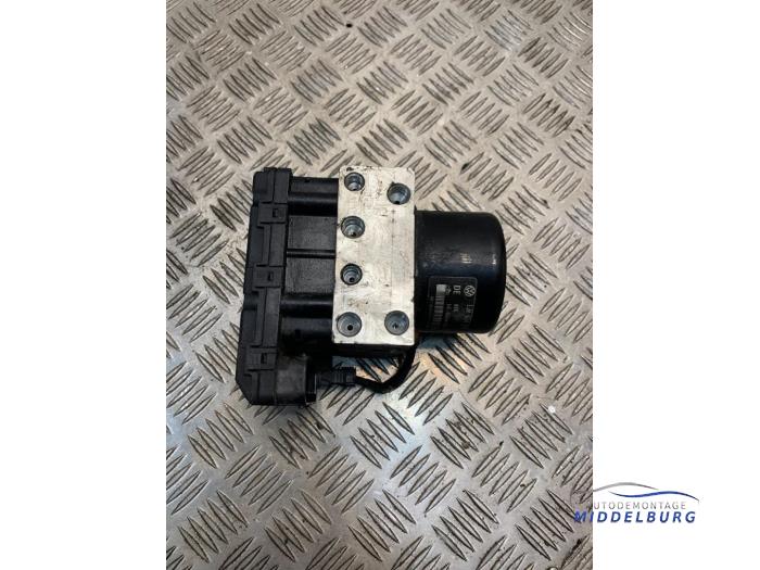 Begagnade ABS-pump Volkswagen Bora (1J2) 1.6 Pris € 9,00 Marginaltabell erbjuds av Autodemontagebedrijf Middelburg B.V