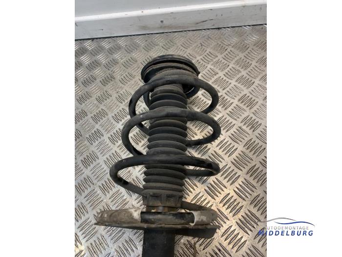 Front shock absorber rod, right from a Peugeot 307 SW (3H) 1.6 HDi 16V 2006