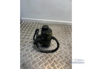 Used Power steering pump Opel Zafira (F75) 1.6 16V Price € 71,00 Margin scheme offered by Autodemontagebedrijf Middelburg B.V