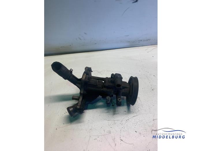 Usagé Pompe de direction Ford Transit 2.2 TDCi 16V Prix € 29,00 Règlement à la marge proposé par Autodemontagebedrijf Middelburg B.V