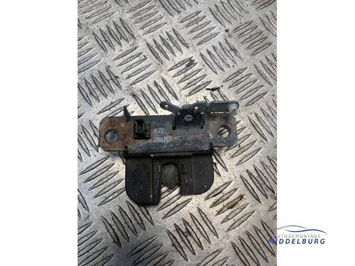 Tailgate lock mechanism Volkswagen Transporter T5 1.9 TDi 7E5827505A