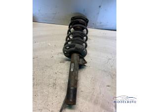 Used Front shock absorber rod, right Volkswagen Jetta III (1K2) 1.9 TDI Price € 16,00 Margin scheme offered by Autodemontagebedrijf Middelburg B.V