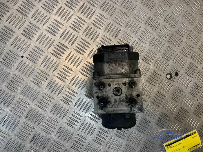 Begagnade ABS-pump Opel Zafira (F75) 2.2 DTI 16V Pris € 24,00 Marginaltabell erbjuds av Autodemontagebedrijf Middelburg B.V