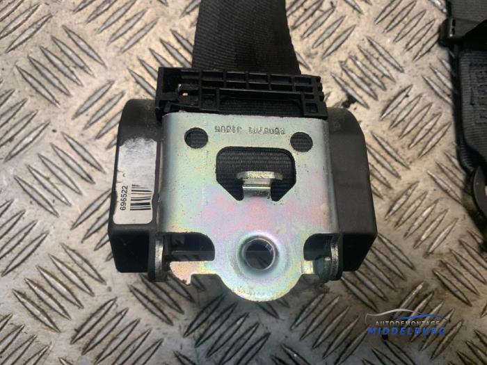 Front seatbelt, right from a Nissan Primastar 2.0 dCi 120 2014