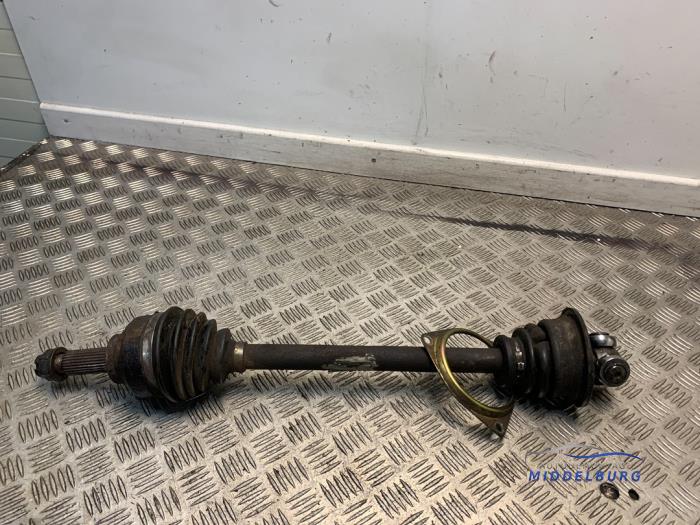 Begagnade Drivaxel, vänster fram Opel Vivaro 1.9 DI Pris € 26,00 Marginaltabell erbjuds av Autodemontagebedrijf Middelburg B.V