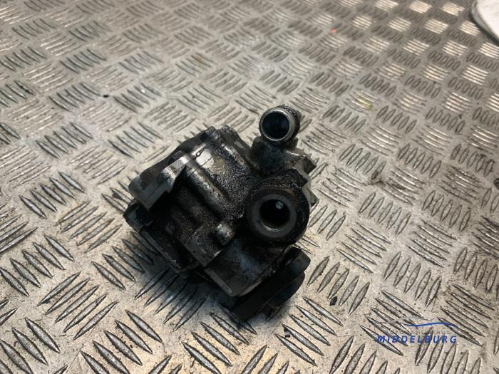 Usagé Pompe de direction Audi A6 Avant (C5) 2.5 TDI V6 24V Prix € 14,00 Règlement à la marge proposé par Autodemontagebedrijf Middelburg B.V