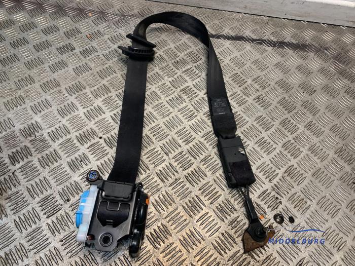 Front seatbelt, right from a Citroën C4 Picasso (UD/UE/UF) 1.6 16V THP Sensodrive 2009