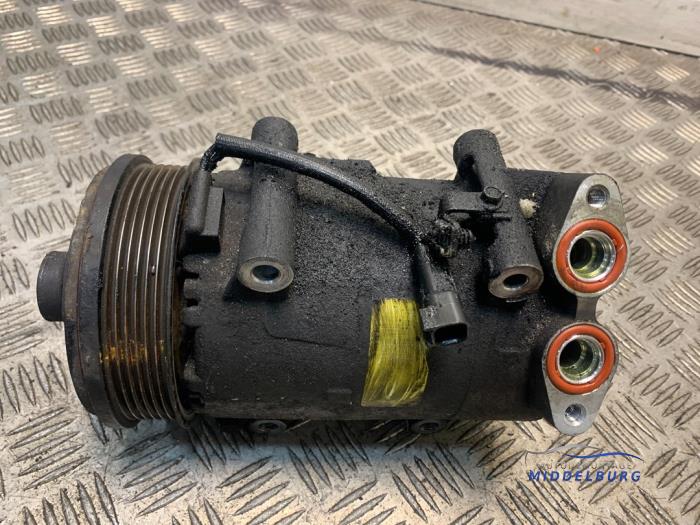 Air conditioning pump from a Ford Focus 2 Wagon 1.6 TDCi 16V 90 2007
