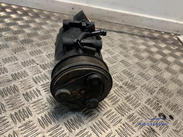 Air conditioning pump from a Ford Focus 2 Wagon 1.6 TDCi 16V 90 2007