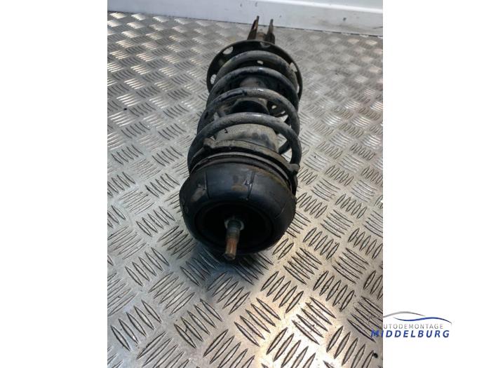 Front shock absorber rod, left from a Opel Corsa C (F08/68) 1.2 16V Twin Port 2005