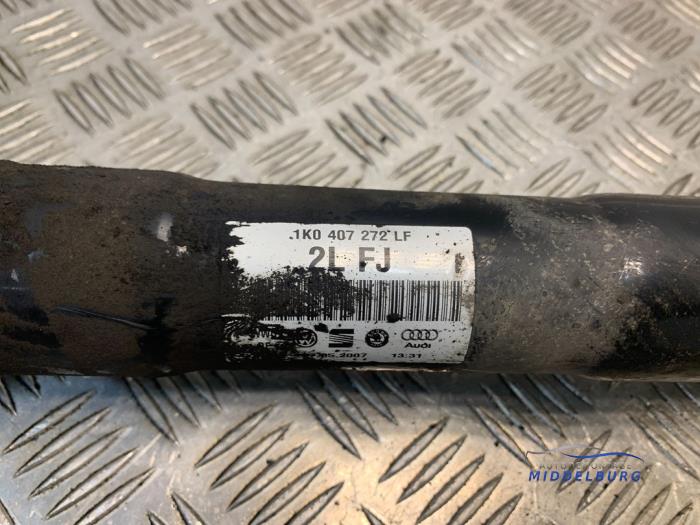 Front drive shaft, right from a Audi A3 (8P1) 1.8 16V TFSI 2007
