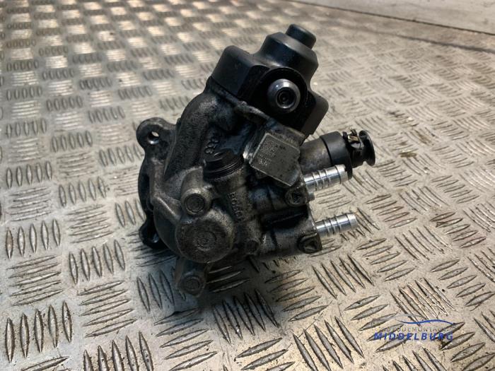Mechanical fuel pump from a Volkswagen Golf VII Variant (AUVV) 1.6 TDI BlueMotion 16V 2014