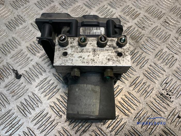 Usagé Bloc ABS Renault Grand Scénic II (JM) 1.6 16V Prix € 19,00 Règlement à la marge proposé par Autodemontagebedrijf Middelburg B.V