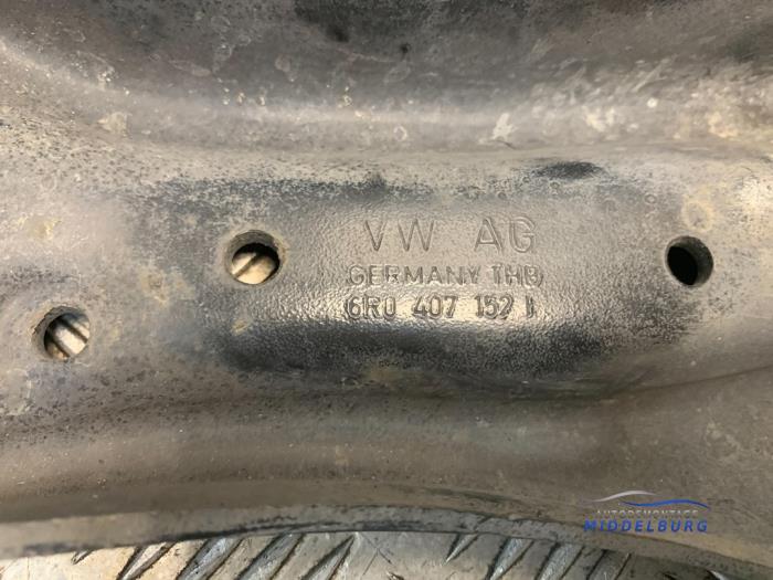 Främre gaffelben, höger från en Volkswagen Polo V (6R) 1.2 TDI 12V BlueMotion 2011