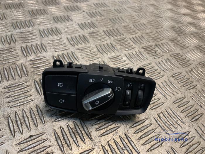 Light switch from a BMW 1 serie (F20) 114d 1.5 12V TwinPower 2015
