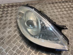 Used Headlight, right Mercedes A (W169) 2.0 A-180 CDI 16V 5-Drs. Price € 49,00 Margin scheme offered by Autodemontagebedrijf Middelburg B.V