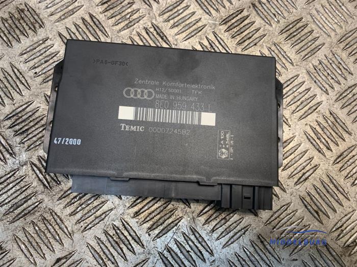 Ordinateur contrôle fonctionnel d'un Audi A4 (B6) 2.0 20V 2001