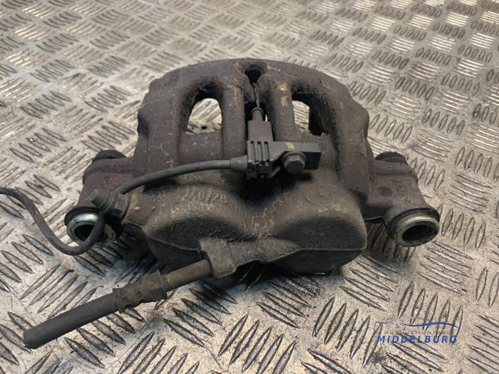 Front brake calliper, right from a Mercedes-Benz Vito (447.6) 2.2 114 CDI 16V 2015