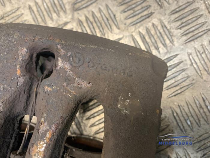 Front brake calliper, right from a Mercedes-Benz Vito (447.6) 2.2 114 CDI 16V 2015