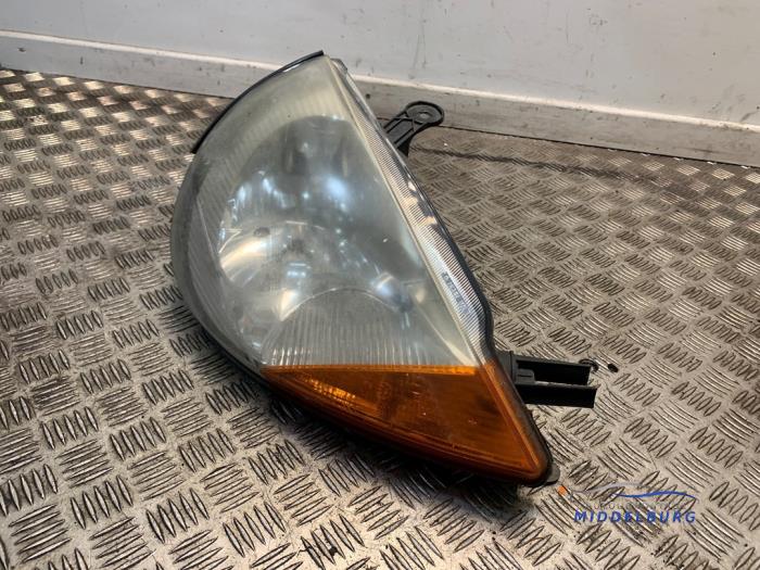 Headlight, right from a Ford StreetKa 1.6i 2003