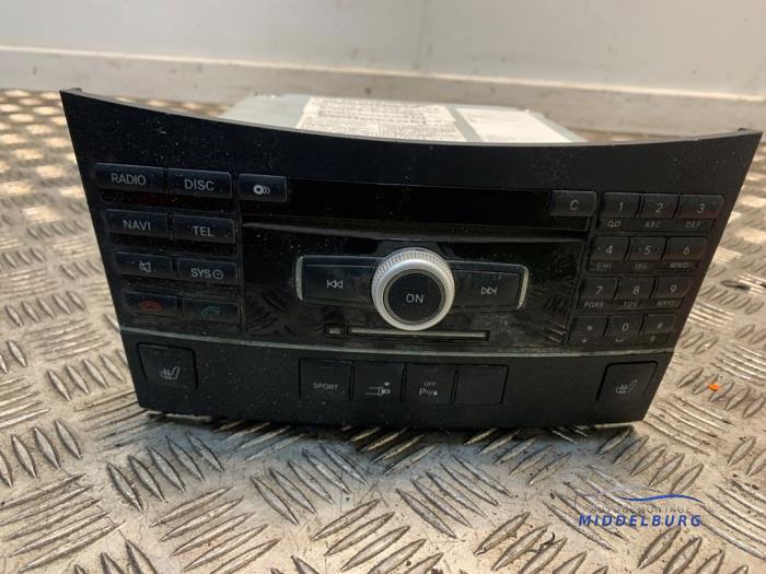 Używane Radio Mercedes E (C207) E-350 CDI V6 24V Cena € 99,00 Procedura marży oferowane przez Autodemontagebedrijf Middelburg B.V