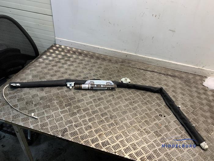 Używane Kurtyna prawa Renault Megane III Grandtour (KZ) 1.4 16V TCe 130 Cena € 24,00 Procedura marży oferowane przez Autodemontagebedrijf Middelburg B.V