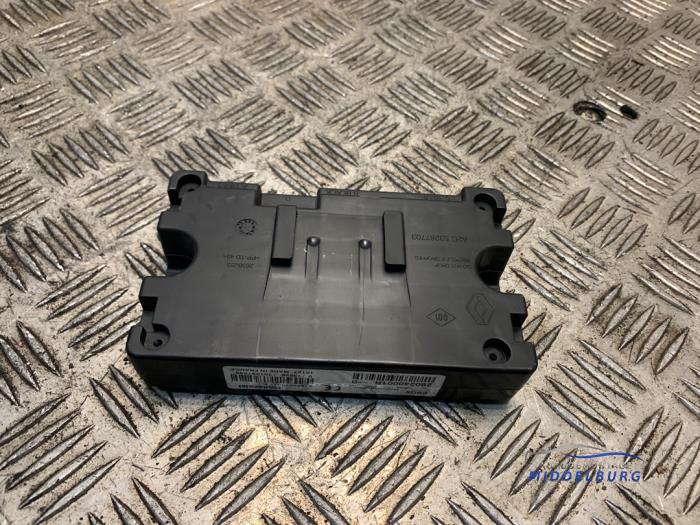 Gebrauchte Radio Modul Renault Megane III Grandtour (KZ) 1.4 16V TCe 130 Preis € 20,00 Margenregelung angeboten von Autodemontagebedrijf Middelburg B.V