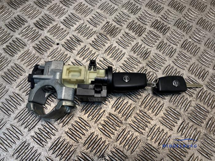 Zündschloss+Schlüssel van een Nissan Qashqai (J11) 1.2 DIG-T 16V 2015