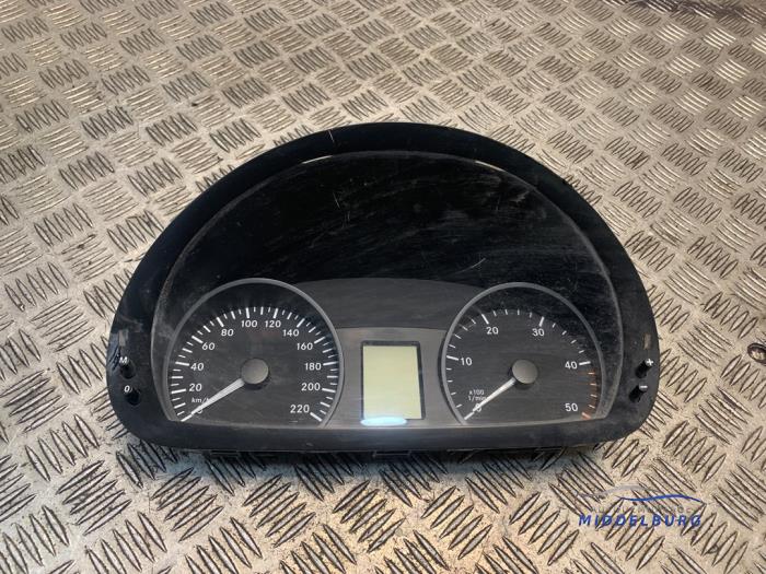 Odometer KM from a Mercedes-Benz Vito (639.6) 2.2 110 CDI 16V Euro 5 2010