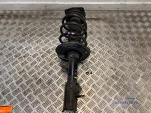 Used Front shock absorber rod, right Nissan Qashqai (J10) 1.6 16V Price € 59,00 Margin scheme offered by Autodemontagebedrijf Middelburg B.V