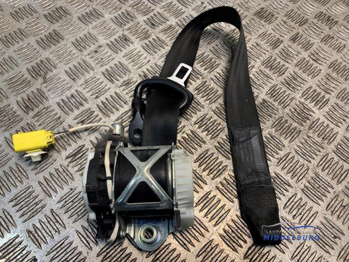 Front seatbelt, left from a Volkswagen Eos (1F7/F8) 2.0 FSI 16V 2006