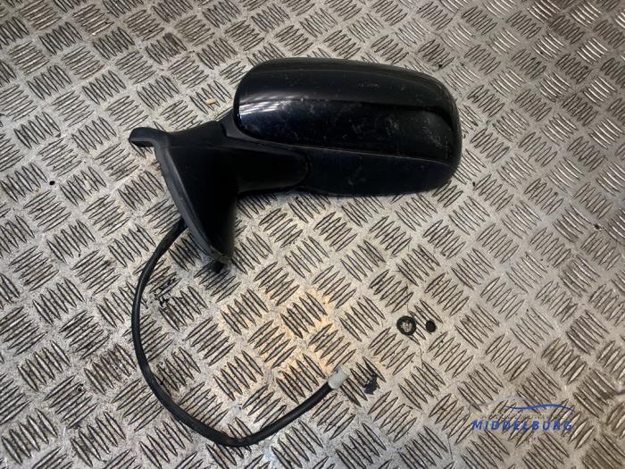 Wing mirror, left from a Toyota Auris (E15) 2.0 D-4D-F 16V 2007