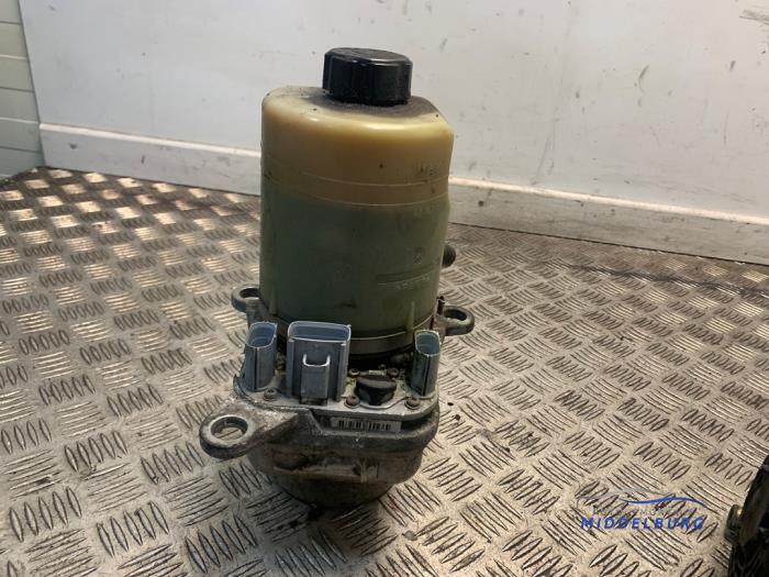 Usagé Pompe de direction Ford Focus 2 Wagon 2.0 TDCi 16V Prix € 28,00 Règlement à la marge proposé par Autodemontagebedrijf Middelburg B.V