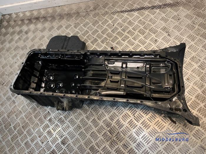 Usagé Couvercle carter Mercedes S (W220) 3.2 S-320 CDI 24V Prix € 89,00 Règlement à la marge proposé par Autodemontagebedrijf Middelburg B.V