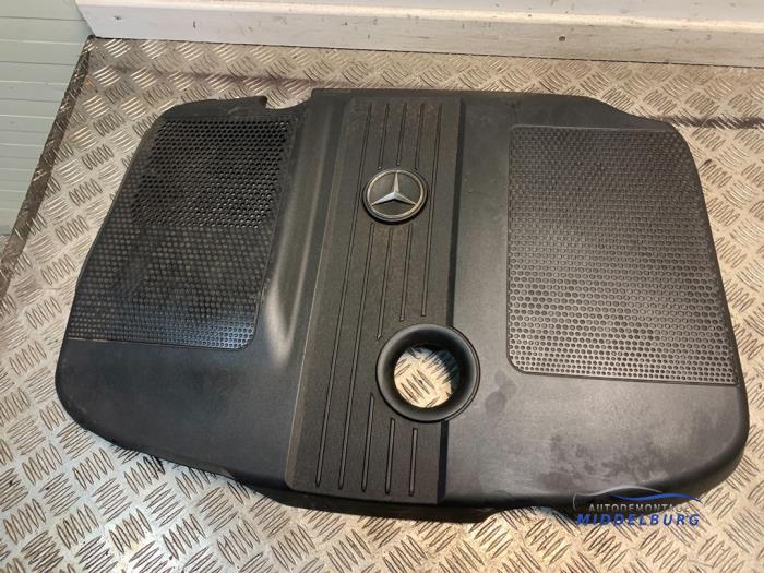 Plaque de protection moteur d'un Mercedes-Benz E (W212) E-220 CDI 16V BlueEfficiency,BlueTEC 2015