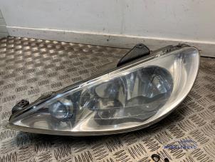 Used Headlight, left Peugeot 206 CC (2D) 1.6 16V Price € 19,00 Margin scheme offered by Autodemontagebedrijf Middelburg B.V