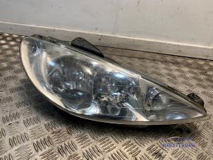 Used Headlight, right Peugeot 206 CC (2D) 1.6 16V Price € 19,00 Margin scheme offered by Autodemontagebedrijf Middelburg B.V