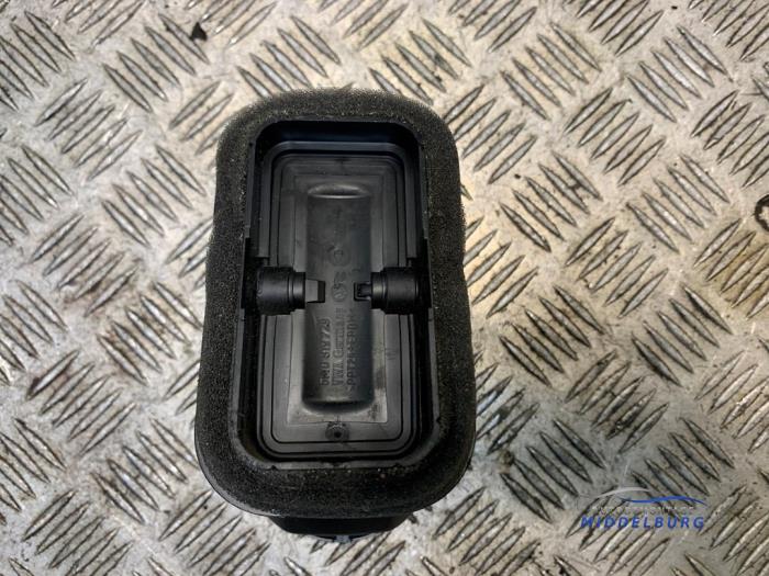 Grille aération tableau de bord d'un Volkswagen Tiguan (5N1/2) 1.4 TSI 16V 4Motion 2008