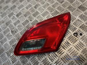 Usagé Feu arrière droit Opel Astra J (PC6/PD6/PE6/PF6) 1.7 CDTi 16V 110 Prix € 24,00 Règlement à la marge proposé par Autodemontagebedrijf Middelburg B.V