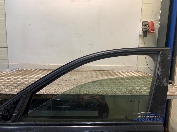 Door 4-door, front left from a BMW 3 serie (F30) 320i 2.0 16V 2015