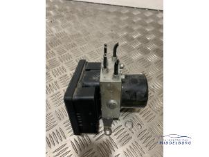 Begagnade ABS-pump BMW 1 serie (E81) 120i 16V Pris € 21,00 Marginaltabell erbjuds av Autodemontagebedrijf Middelburg B.V
